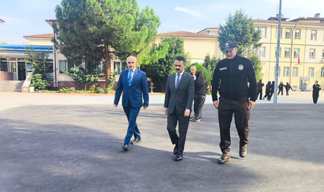 Vali Aktaş, Zübeyde Hanım Kız Mesleki ve Teknik Anadolu Lisesini ziyaret etti