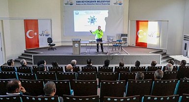 Van Büyükşehir Belediyesinden toplu taşıma sürücülerine iletişim ve farkındalık eğitimi