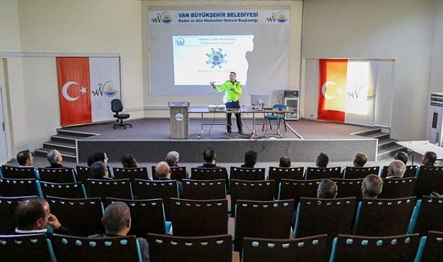 Van Büyükşehir Belediyesinden toplu taşıma sürücülerine iletişim ve farkındalık eğitimi