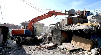 Yalova Bağlarbaşı'nda kentsel dönüşümün ikinci etabında yıkımlar sürüyor