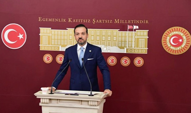 Zorlu: Kurultay Fenomeni eseri Cumhurbaşkanı Erdoğan’a sunuldu