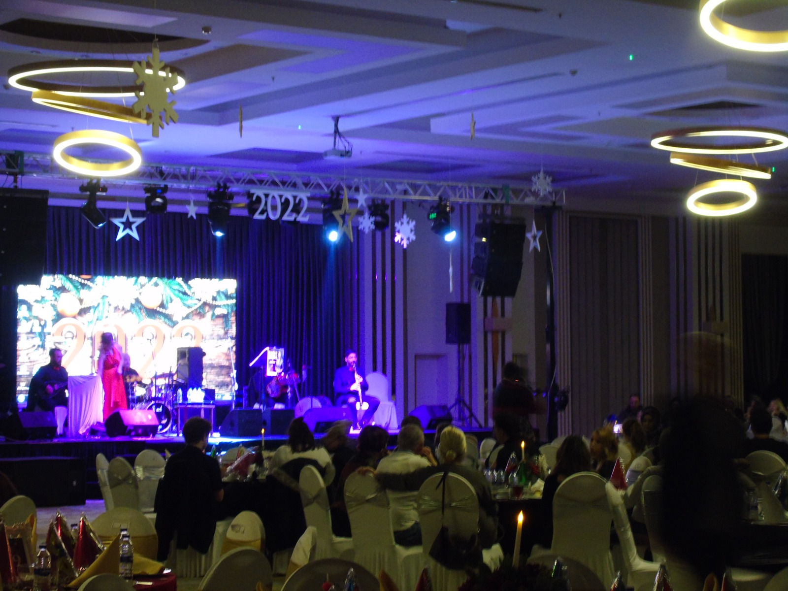 Yılbaşında Afyonkarahisar İkbal termal otelde sahne alan Umut AKYÜREK dinleyenlerine güzel bir gece yaşattı.