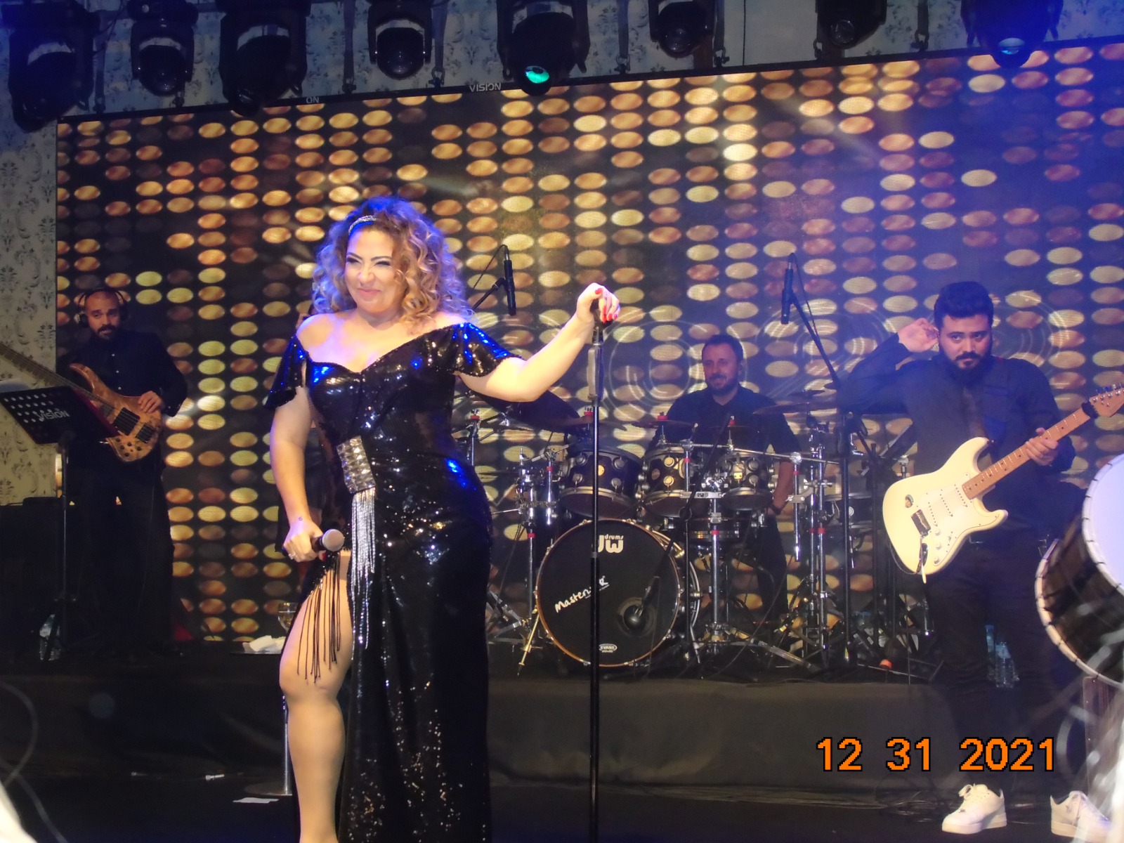 Yılbaşında Afyonkarahisar  Jura otelde sahne alan Işın KARACA dinleyenlerine güzel bir gece yaşattı.