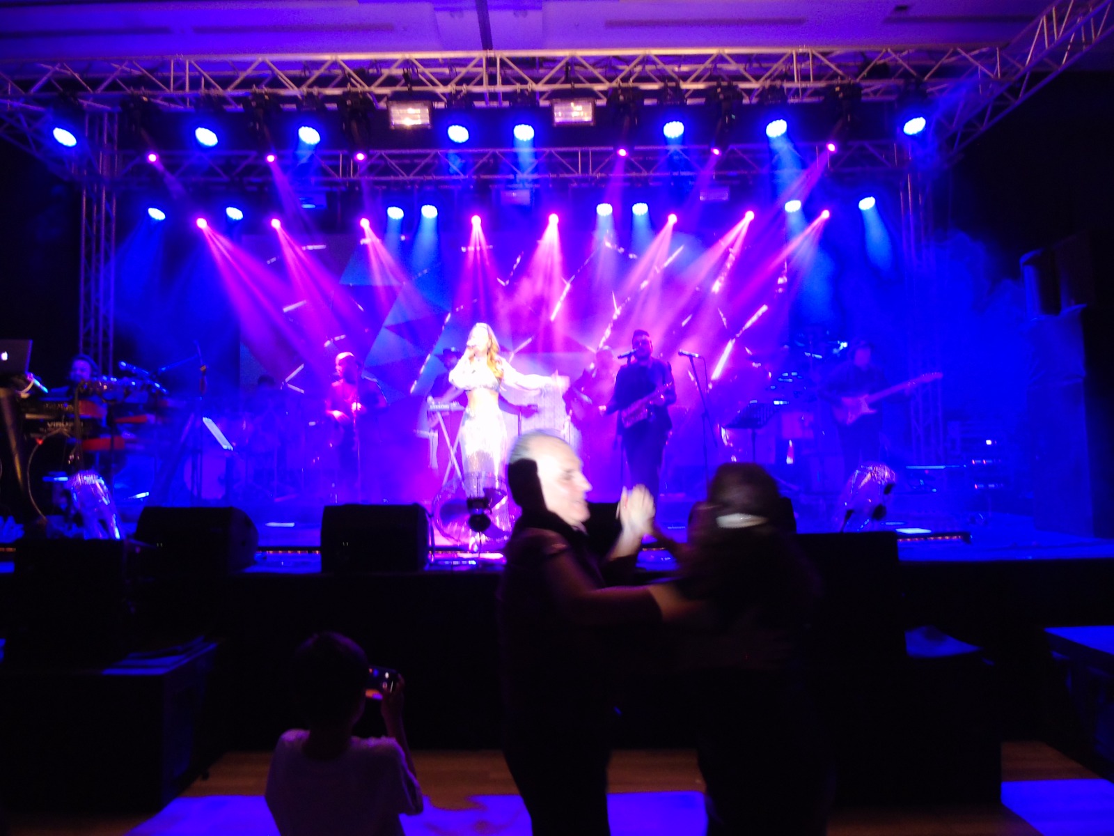 Yılbaşında Afyonkarahisar Akrones otelde sahne alan Derya ULUĞ dinleyenlerine güzel bir gece yaşattı.