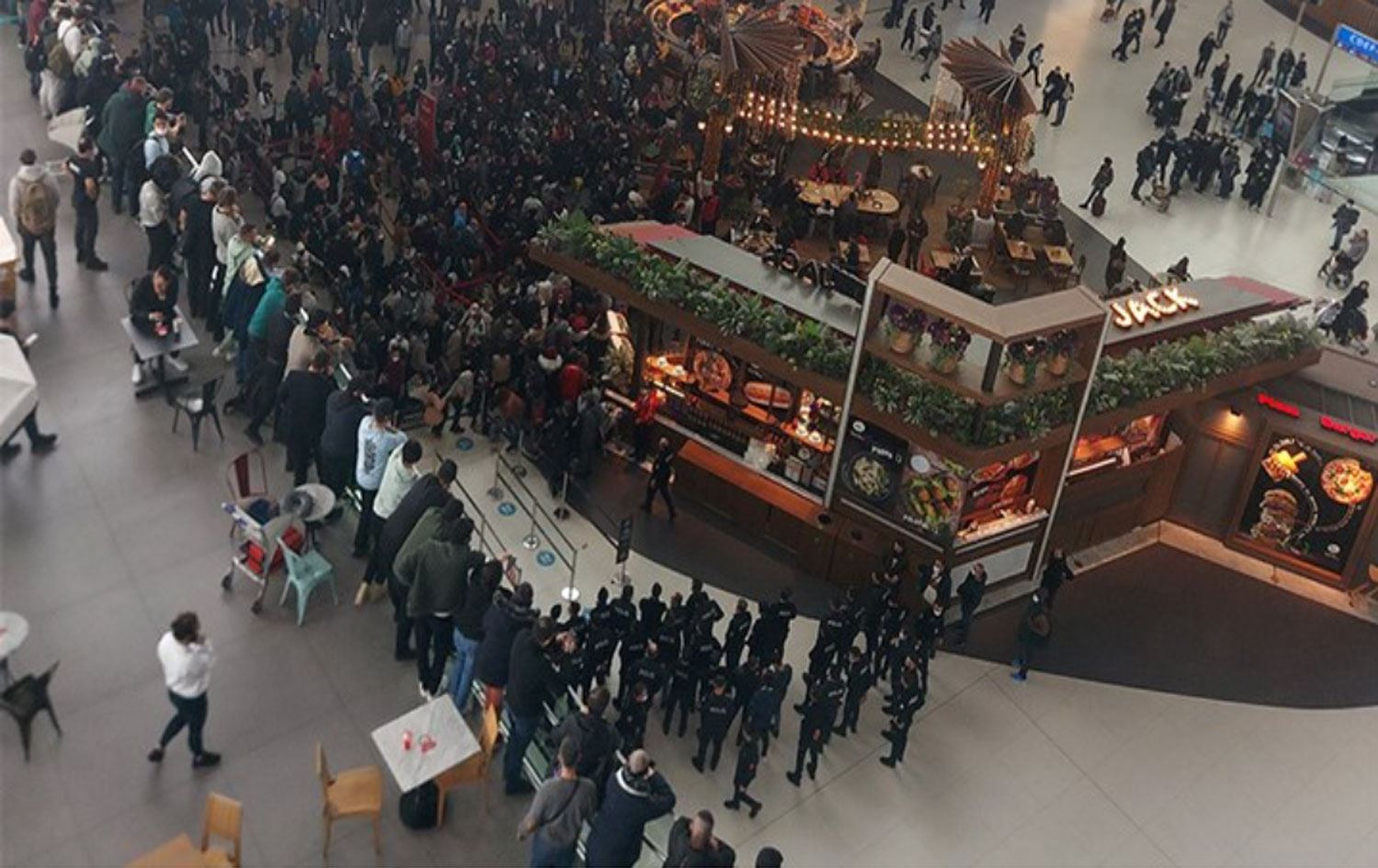 İstanbul Hava Limanı’nda İnsanlar mahsur Kaldı !