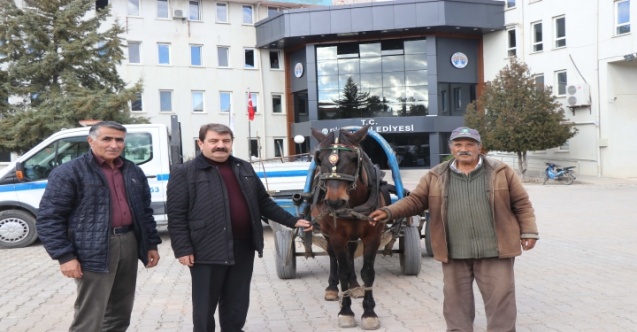 Başkan Sarı’dan Atı ölen at arabacıya uzanan yardım eli