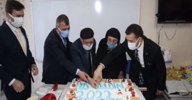 Huzurevi'nde Düzenlenen Yıl Sonu Etkinliğine Katıldı