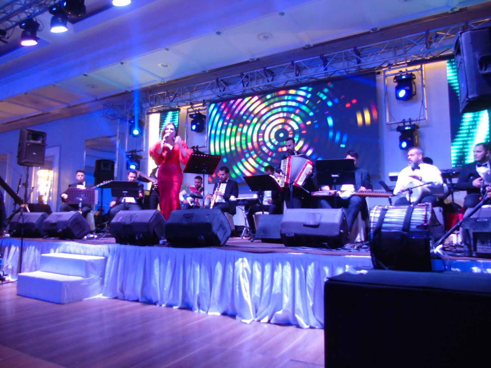 Yılbaşında Afyonkarahisar NG Afyon termal otelde sahne alan Aslı HÜNEL dinleyenlerine güzel bir gece yaşattı.