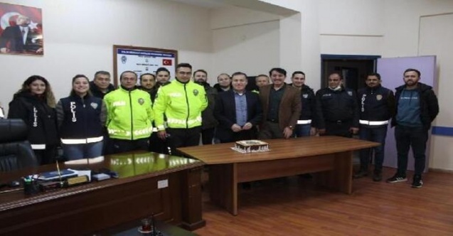 Kapankaya 2022 yılına polislerle pasta keserek girdi