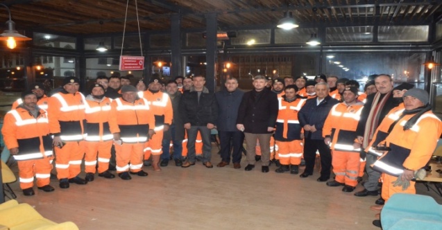 Kar Mücadelesi Veren Ekiplere Sürpriz Ziyaret