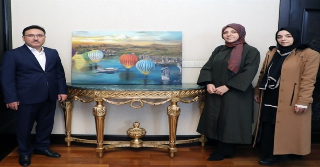 Ressam Hacer Ercan, Vali Çiçek’i Ziyaret Etti