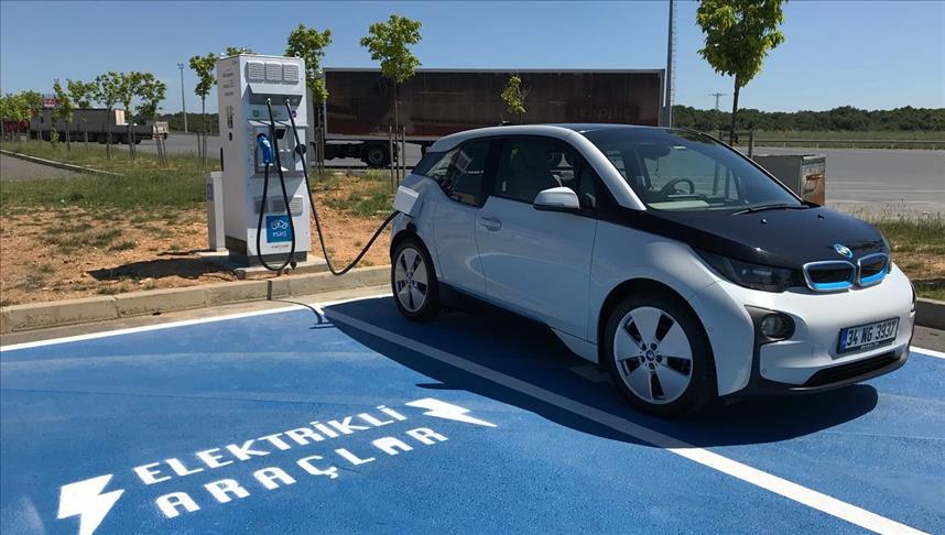 Elektrikli otomobillerin şarj ücretine yüzde 130'a varan zam