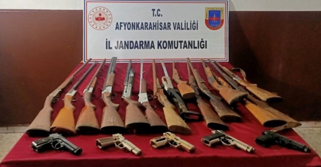 Dinar’da ruhsatsız silahlar ele geçirildi