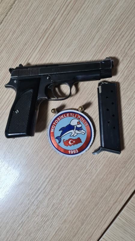 Ruhsatsız silahla yakalandı