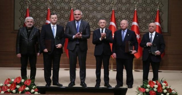 Müzik ve Caz Derneği ödüllerini aldı