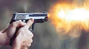 Eski kız arkadaşına ve yanındaki şahsa kurşun yağdırdı