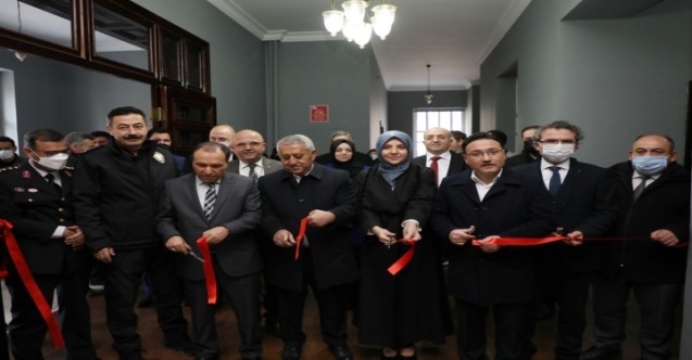 Hacer Ercan Karma Resim Sergisi Vali Çiçek’in Katılımıyla Açıldı