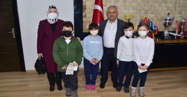 Öğrencilerden Başkan Zeybek’e Ziyaret