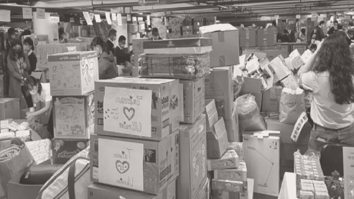 Tayvan'dan Ukrayna'ya binlerce kolilik yardım