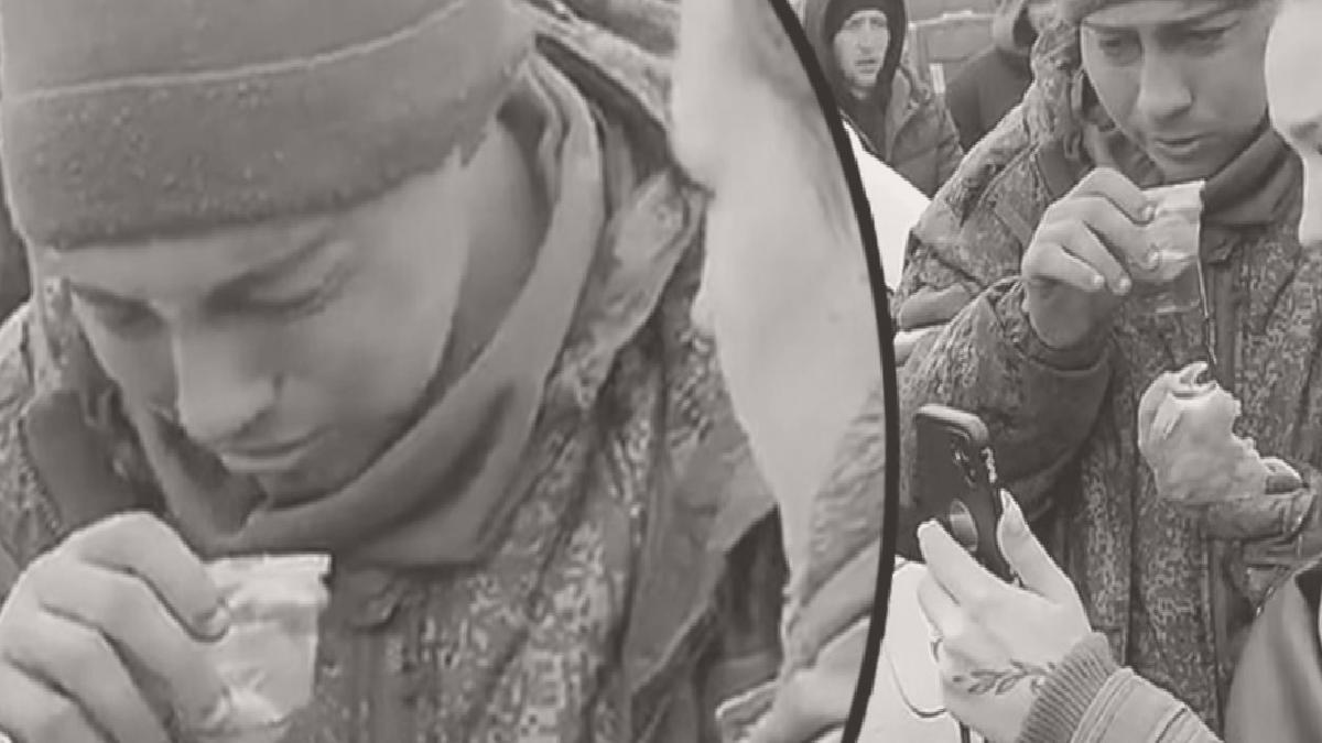 Ukraynalı kadınlar rus askerlere yemek verdi