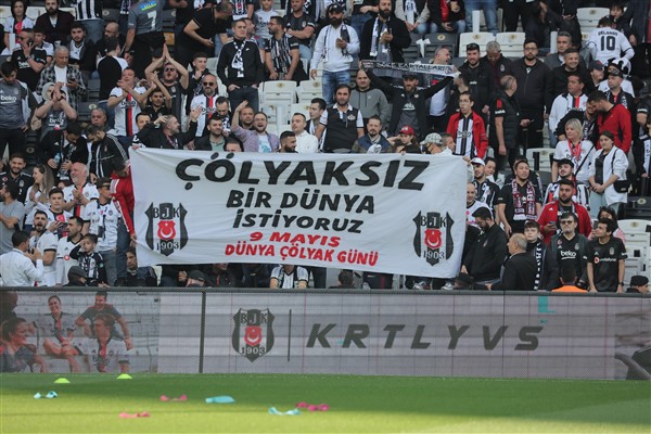 Beşiktaş-Fenerbahçe derbisinde anlamlı pankart
