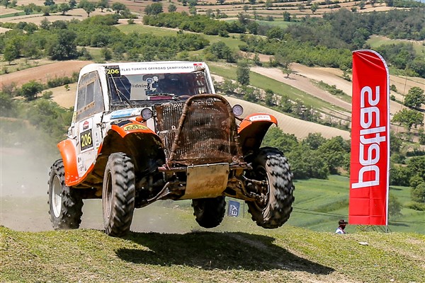 Vezirköprü'de offroad heyecanı nefes kesti