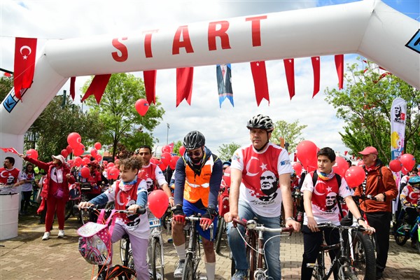 19 Mayıs coşkusu Kadıköy’de yaşandı