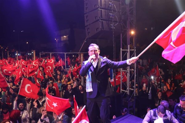 Ferhat Göçer'den 10 bin kişilik konser