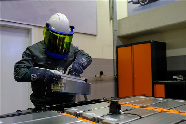 Porsche Türkiye’nin ilk batarya onarım merkezini açtı