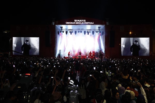 Üsküdar’da 19 Mayıs coşkusu Eypio, Fatma Turgut ve Manga rüzgarıyla yaşandı