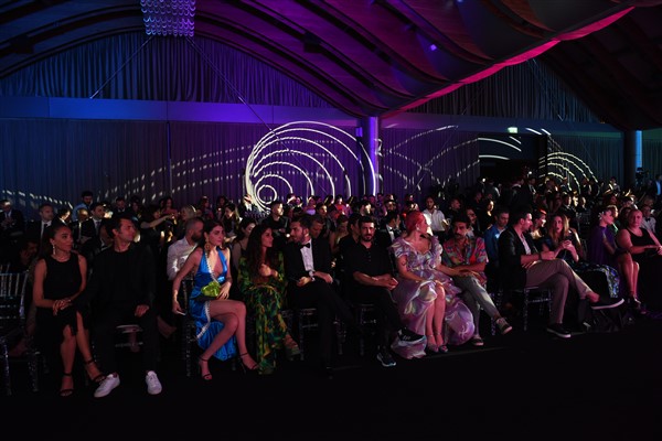Elle Style Awards X M.A.C 2022’de Türkiye’nin en iyi stilleri ödüllendirildi