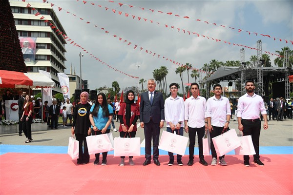 Adana’nın dört bir yanında 19 Mayıs coşkusu