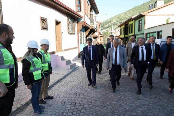 Bakan Demircan Afyon konaklarına hayran kaldı