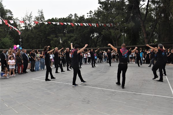 Bornova’da Halk Dansları Festivali