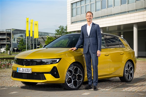 Opel’in yeni CEO’su Florian Huettl oldu