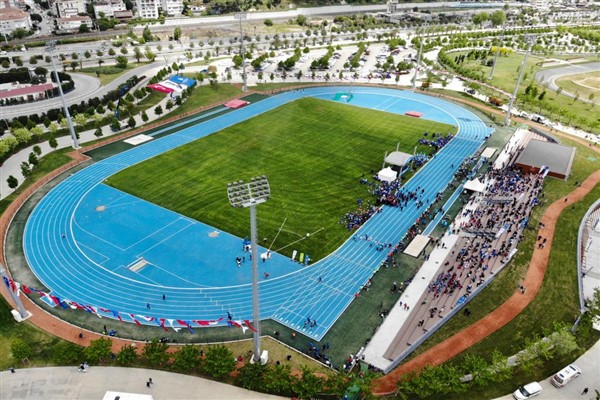 İBB tarihinde bir ilk: Maltepe atletizm pisti açıldı