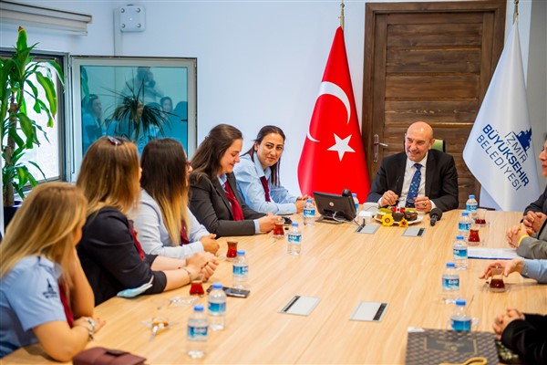 Soyer: “ESHOT’un kadın şoförleri İzmir’e değil Türkiye’ye örnek oldu”