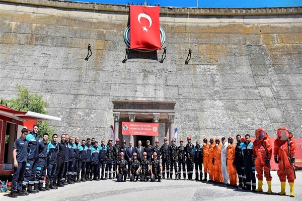 Ankara İtfaiyesi'nden gerçeği aratmayan arama kurtarma tatbikatı