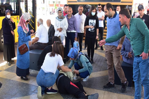 Malatya Büyükşehir Belediyesi’nden dikkat çeken tiyatro gösterimi