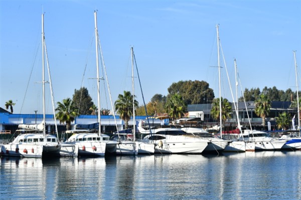 İzmirlilerin gözdesi mavi bayraklı “İzmir Marina”