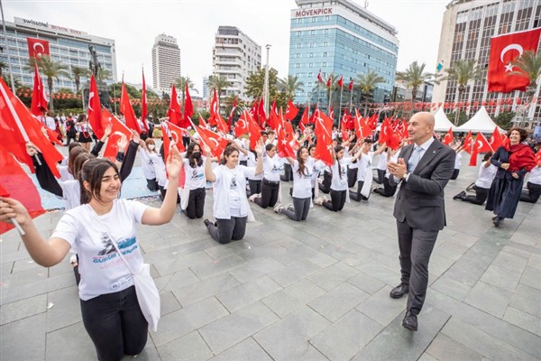 Soyer: “Gençleri çok güzel bir gelecek bekliyor”