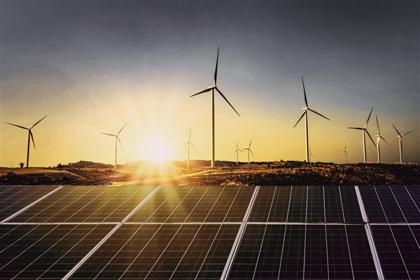 Rüzgar ve güneş, yenilenebilir enerjide başrolü oynuyor