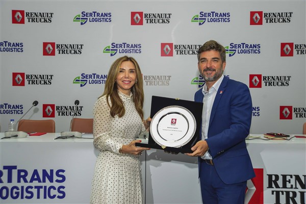 Sertrans’ın ilk Renault Trucks T EVO çekicileri, Avrupa yolunda