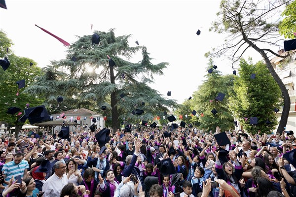 Üsküdar’da Çocuk Üniversitesi mezuniyet coşkusu yaşandı