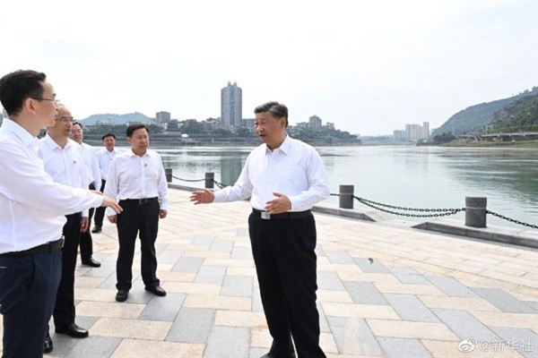 Xi Jinping Yibin kentini inceledi