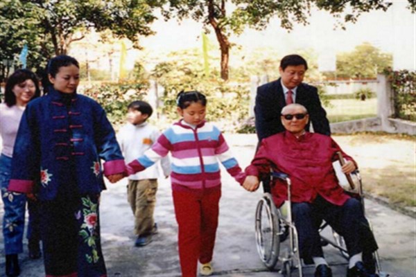 Xi Jinping ve babası arasındaki ilişki