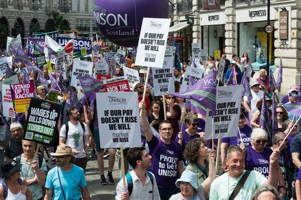 Londra’da hayat pahalılığı protestosu