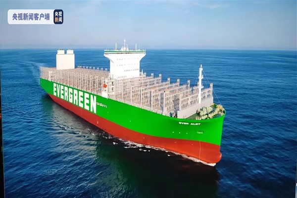 Dünyanın en büyük konteyner gemisi Shanghai’da teslim edildi