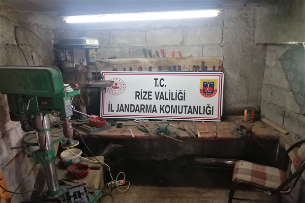 Rize’de kaçak silah atölyesine baskında 2 kişi gözaltına alındı