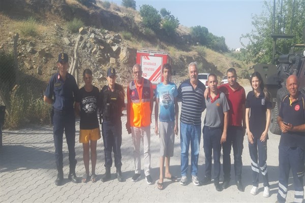 Diyarbakır'da dereye düşen çocuğu itfaiye kurtardı